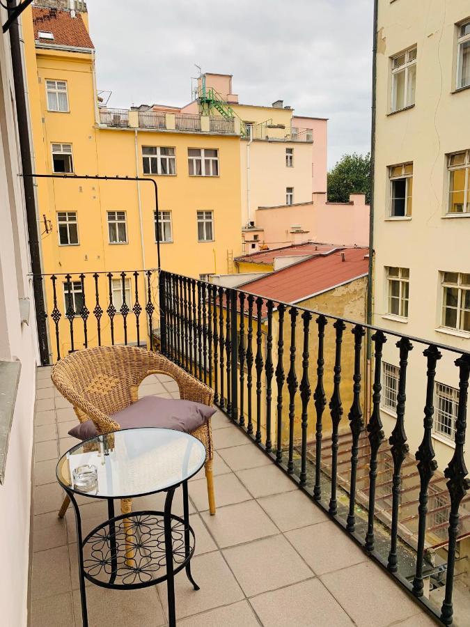 Domus Apartments Прага Екстериор снимка